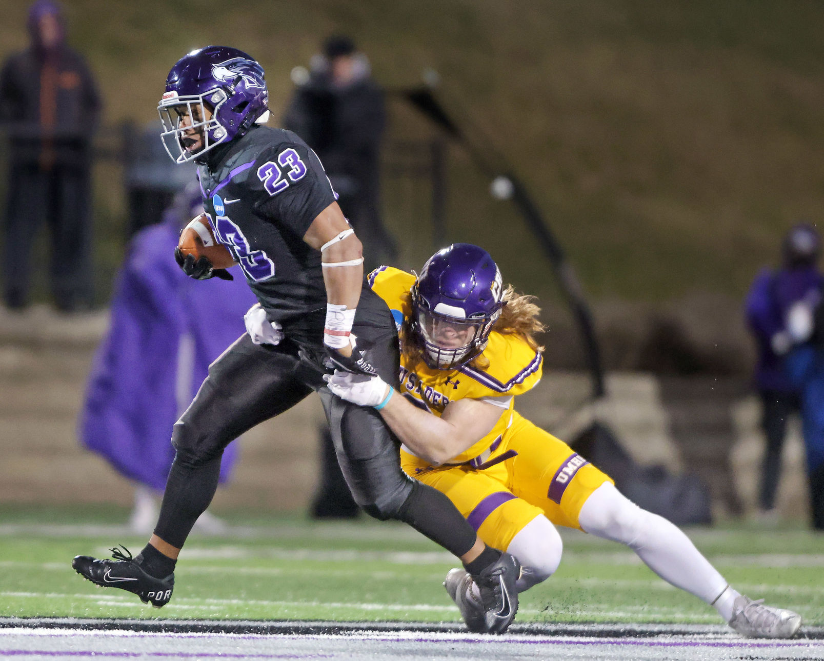 JVG_211213_UWFB12